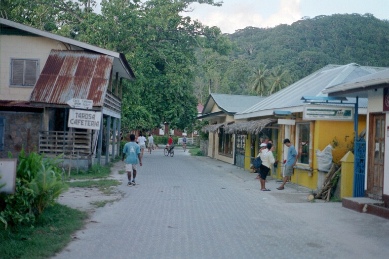 Hauptstraße La Digue.jpg